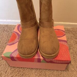 Via Pinky Short Boot Faux Fur & Suede with gold buckle and zipper size 7.5 NIB